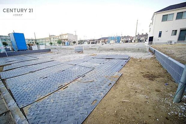 駐車スペースは2台分あります！セカンドカーはもちろん、バイクや自転車なども置き場所に困りません。