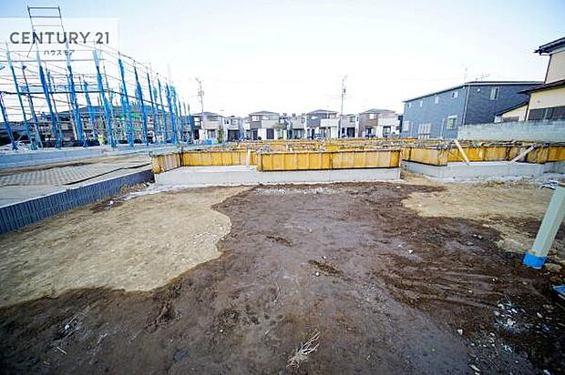 駐車スペースは2台分あります！セカンドカーはもちろん、バイクや自転車なども置き場所に困りません。