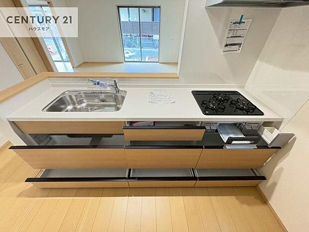 収納スペースが豊富で、調理スペースがスッキリと片付きひろ〜く活用できます！快適に作業ができます！毎日の料理が捗ります！