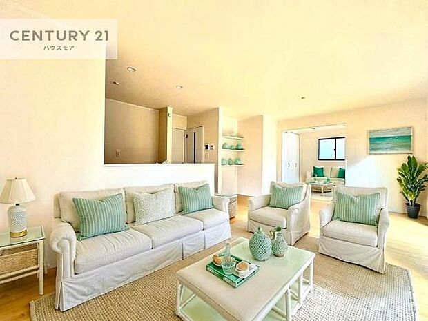 家具はCGパースです。大切な家族が集まるからこそLDKにはこだわりたい。子供たちが元気に笑いながら走り回っている姿を見た時が「広い家にして良かった」と思う瞬間です。