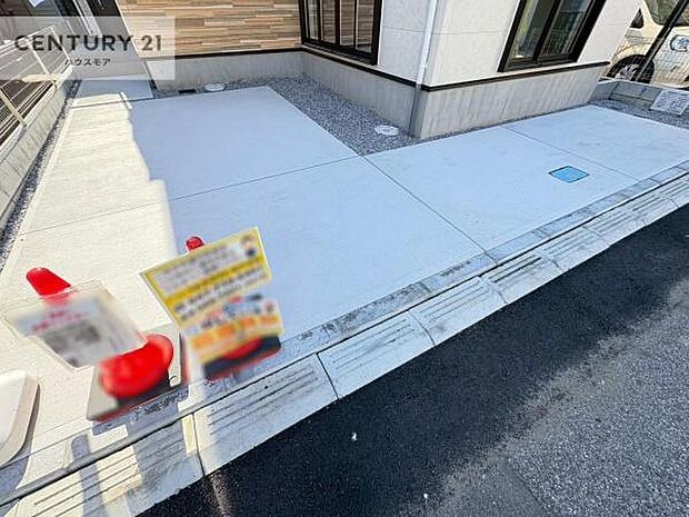 駐車スペースは2台分あります！セカンドカーはもちろん、バイクや自転車なども置き場所に困りません。