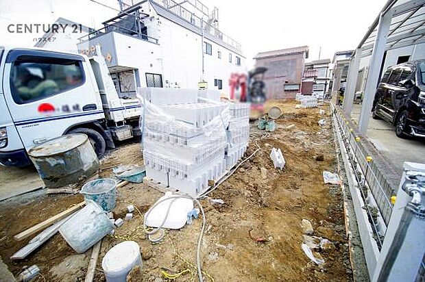 駐車スペースは2台分あります！セカンドカーはもちろん、バイクや自転車なども置き場所に困りません。