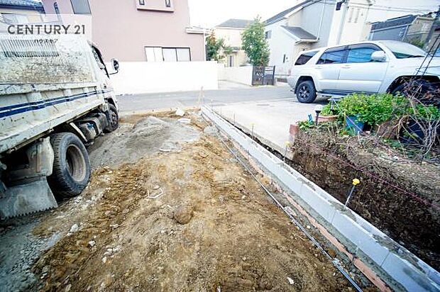 駐車スペースは2台分あります！セカンドカーはもちろん、バイクや自転車なども置き場所に困りません。