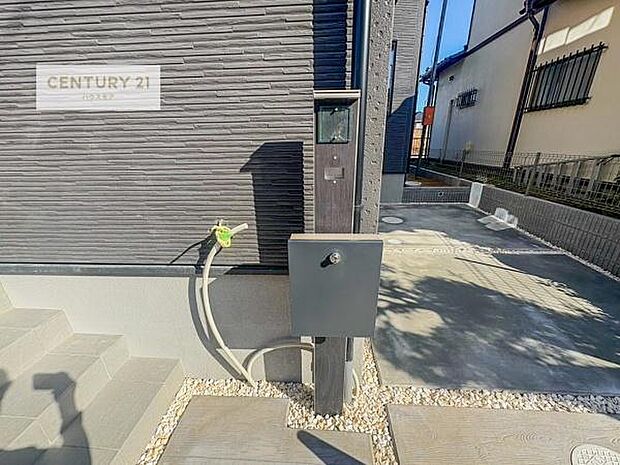 ポスト付きです！物件探しのご条件・ご要望・ご質問など、何なりと弊社スタッフまでお申し付けください！不動産に関することなら、どのようなことでも誠心誠意対応させて頂きます。(同仕様)