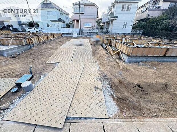 駐車スペースは2台分あります！セカンドカーはもちろん、バイクや自転車なども置き場所に困りません。