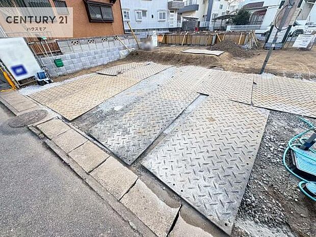 駐車スペースは2台分あります！セカンドカーはもちろん、バイクや自転車なども置き場所に困りません。