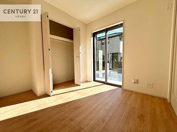 洋室は子供部屋や寝室、色々と用途多彩に利用できますね。収納力もたっぷりなので、広々気持ちよく過ごすことができます。【現地販売会開催中】