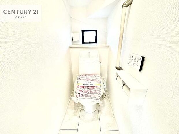 1・2階にトイレがございます！朝の忙しい時間帯も待たずにすみそうですね。白を基調とした清潔感のあるトイレでお手入れがしやすいです！【現地販売会開催中】