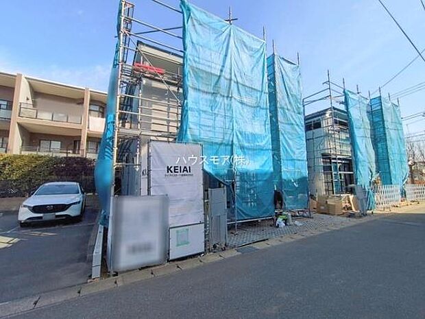 駐車スペースは2台分あります！セカンドカーはもちろん、バイクや自転車なども置き場所に困りません。