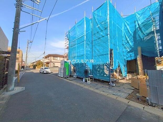 前面道路は5ｍ！陽当り良好な立地です。車庫入れが苦手な方も安心ですね。