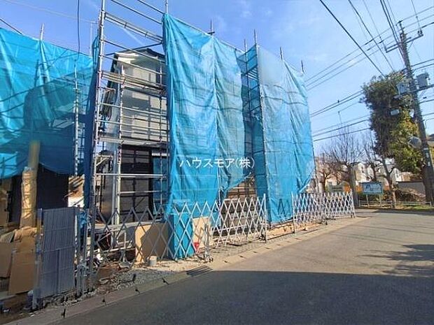 駐車スペースは2台分あります！セカンドカーはもちろん、バイクや自転車なども置き場所に困りません。