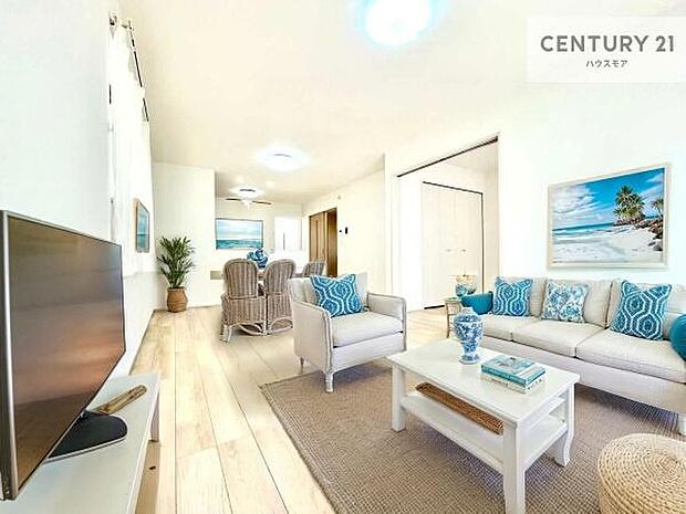 家具はCGパースです。開放感のある広々LDK！ソファーやダイニングテーブルを置いても窮屈にならないので快適に過ごせます！コミュニケーションが取りやすいリビングです！