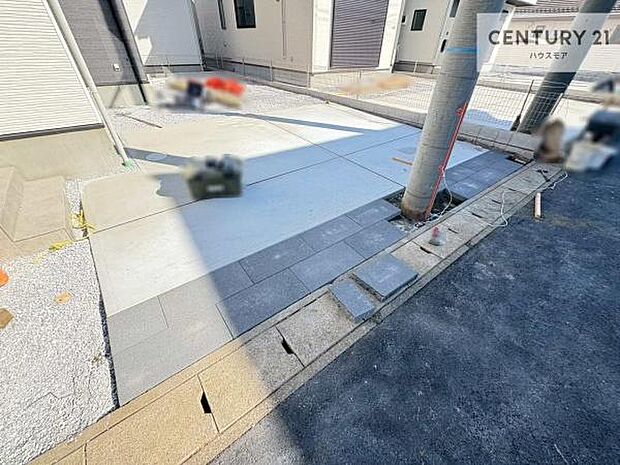 駐車スペースは2台分あります！セカンドカーはもちろん、バイクや自転車なども置き場所に困りません。