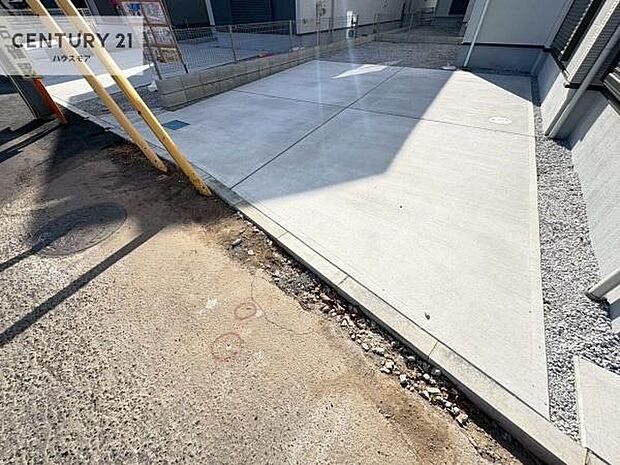 駐車スペースは2台分あります！セカンドカーはもちろん、バイクや自転車なども置き場所に困りません。