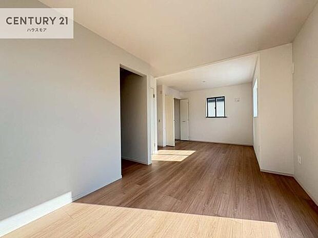 ライフスタイルに合わせて2部屋に分けることが可能です！収納スペースも充実しているため、スッキリとした空間を保てます。