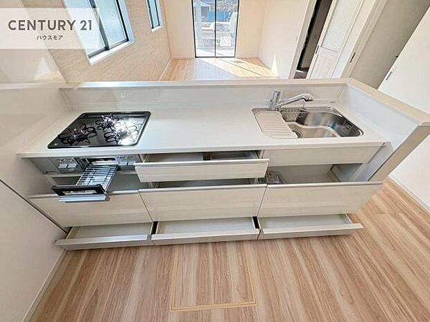 収納スペースが豊富で、調理スペースがスッキリと片付きひろ〜く活用できます！快適に作業ができます！毎日の料理が捗ります！