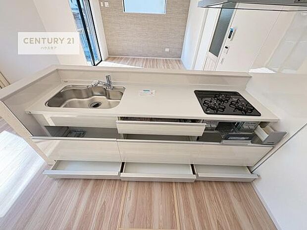 収納スペースが豊富で、調理スペースがスッキリと片付きひろ〜く活用できます！快適に作業ができます！毎日の料理が捗ります！