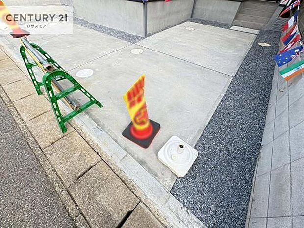 駐車スペースは2台分あります！セカンドカーはもちろん、バイクや自転車なども置き場所に困りません。