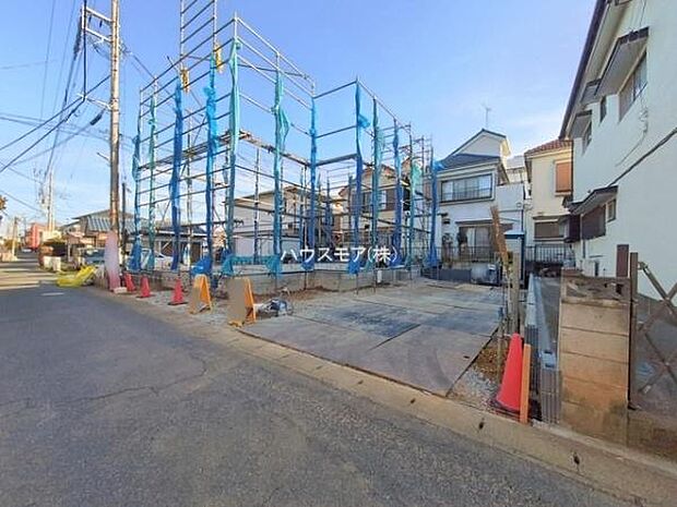 駐車スペースは2台分あります！セカンドカーはもちろん、バイクや自転車なども置き場所に困りません。