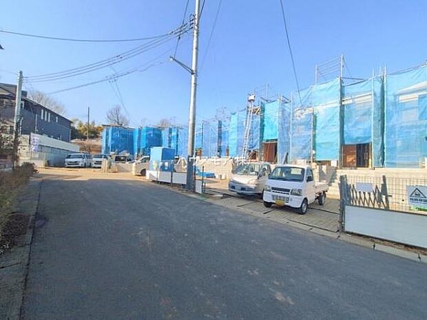 前面道路6ｍ！陽当り良好な立地です。車庫入れが苦手な方も安心ですね。