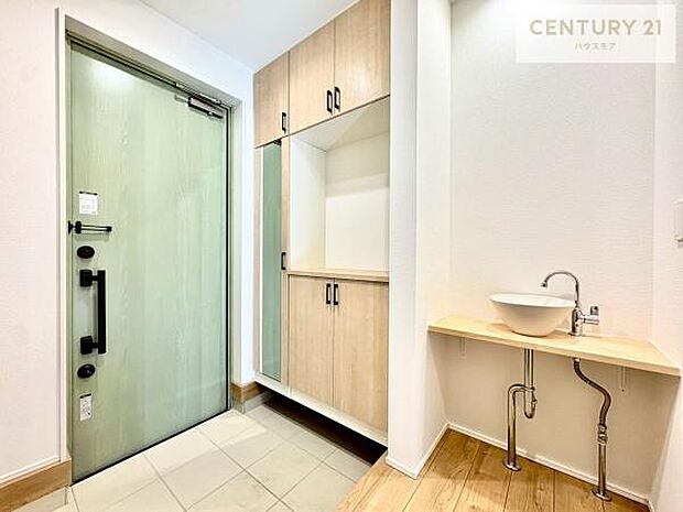 【現地販売会開催中】シューズボックス付きなので、玄関が片付きお掃除がしやすいです！スッキリした玄関で戸を開けた瞬間、清潔感のある心地いい空間が出迎えてくれます。