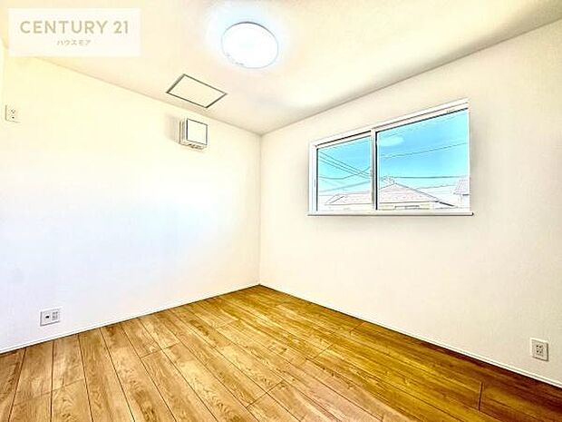 【現地販売会開催中】掃き出し窓がないお部屋は、お子様のお部屋としても安心です！収納スペースも充実しているので散らかったお部屋をサッと片付けられます！