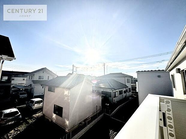 【現地販売会開催中】落ち着きある住宅街です！周囲には高い建物がなく、空が広く開放感があり、陽当たりを大きく遮られることもありません！気持ちの良い風が通り抜ける街並みです！