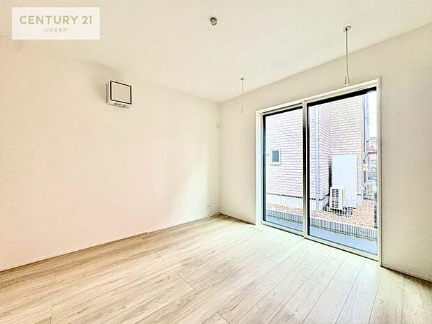 【現地販売会開催中】シンプルにデザインされているため、家具を選びません！お気に入りの家具を置いてくつろげる空間を作ることができます。