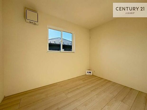 洋室は子供部屋や寝室、色々と用途多彩に利用できますね。収納力もたっぷりなので、広々気持ちよく過ごすことができます。