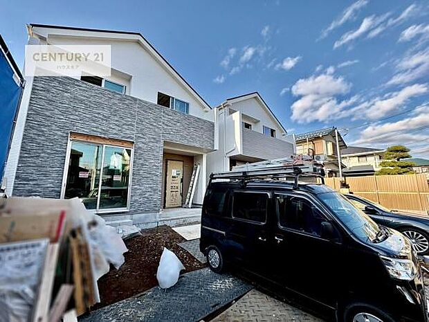 全2棟のキレイな街並み。是非1度ご内見ください。物件探しのご条件・ご要望・ご質問など、不動産に関することならどのようなことでも誠心誠意対応させて頂きます。