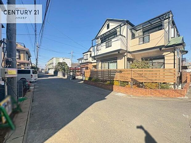 前面道路6ｍ！陽当り良好な立地です。車庫入れが苦手な方も安心ですね。