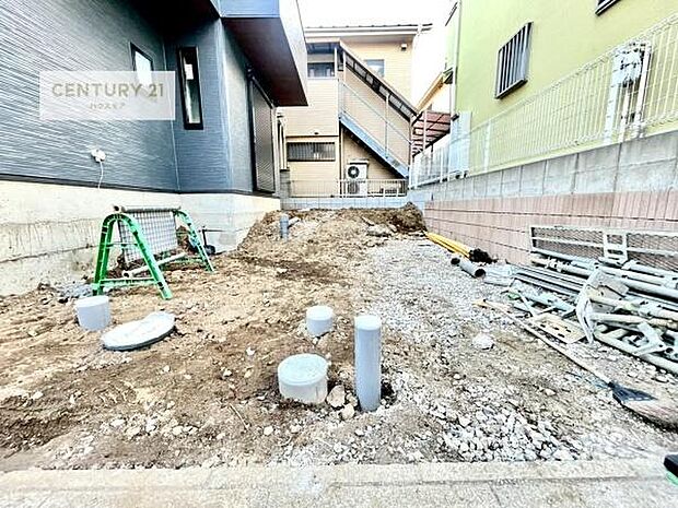 カースペース付きなのでマイカーをお持ちの方も安心ですね！ぜひ現地にてお確かめくださいませ！