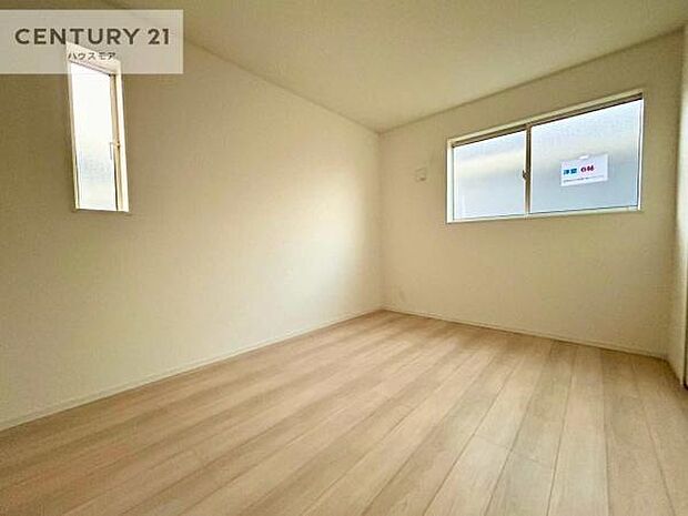 掃き出し窓がないお部屋は、お子様のお部屋としても安心です！収納スペースも充実しているので散らかったお部屋をサッと片付けられます！