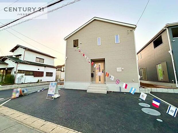 カースペース付きなのでマイカーをお持ちの方も安心ですね！ぜひ現地にてお確かめくださいませ！