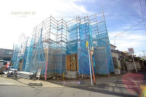 駐車スペースは2台分あります！セカンドカーはもちろん、バイクや自転車なども置き場所に困りません。