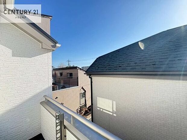 陽当たり良好なバルコニーです！たくさんのお洗濯物もいっぺんに干すことができます！