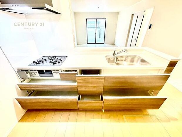 収納スペースが豊富で、調理スペースがスッキリと片付きひろ〜く活用できます！快適に作業ができます！毎日の料理が捗ります！