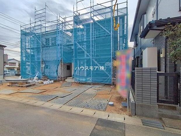 駐車スペースは2台分あります！セカンドカーはもちろん、バイクや自転車なども置き場所に困りません。