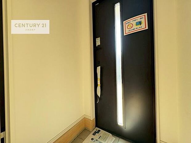 広々とした玄関は、家族みんなが同時に靴を脱ぎ履きしても余裕があり、出入りがスムーズ。