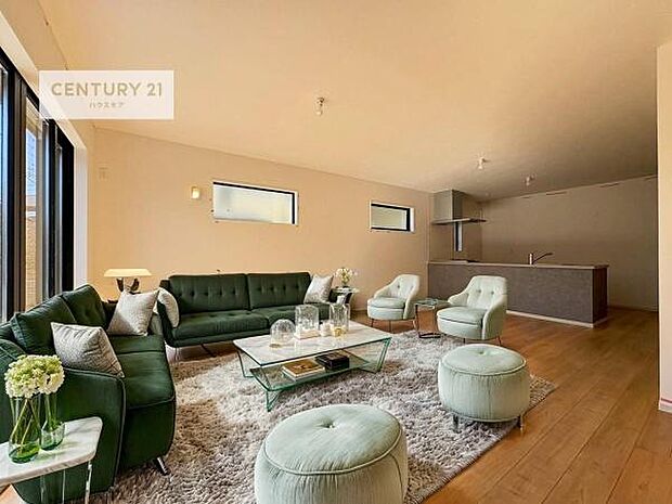 家具はCGパースです。開放感のある広々LDK！ソファーやダイニングテーブルを置いても窮屈にならないので快適に過ごせます！コミュニケーションが取りやすいリビングです！