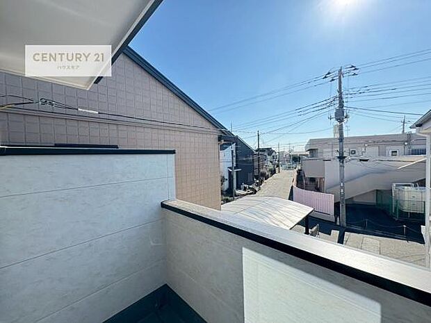 陽当たり良好なバルコニーです！晴れた日には青い空を見渡せる開放的な時間を楽しめます。