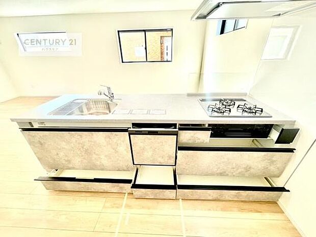 収納スペースが豊富で、調理スペースがスッキリと片付きひろ〜く活用できます！快適に作業ができます！毎日の料理が捗ります！