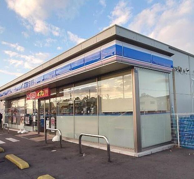 ローソン土浦神立東二丁目店まで542m