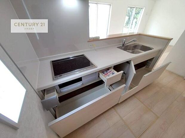 収納スペースが豊富で、調理スペースがスッキリと片付きひろ〜く活用できます！快適に作業ができます！毎日の料理が捗ります！