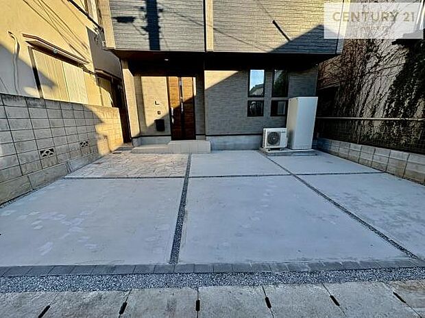 カースペース付きなのでマイカーをお持ちの方も安心ですね！ぜひ現地にてお確かめくださいませ！