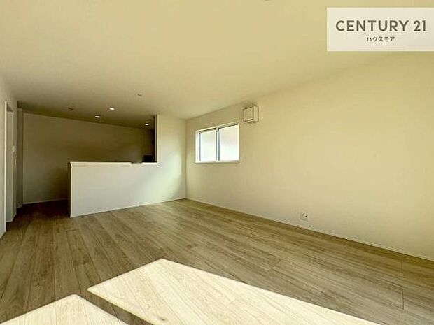 広々ダイニングスペース！ゆったりお食事。笑い声響く楽しい時間が過ごせます。日々の疲れも癒されます！