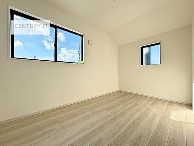 シンプルにデザインされているため、家具を選びません！お気に入りの家具を置いてくつろげる空間を作ることができます。