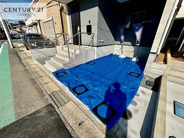 ビルトインガレージの駐車場は、雨や風から車を守ってくれるので大切に管理ができるので安心！