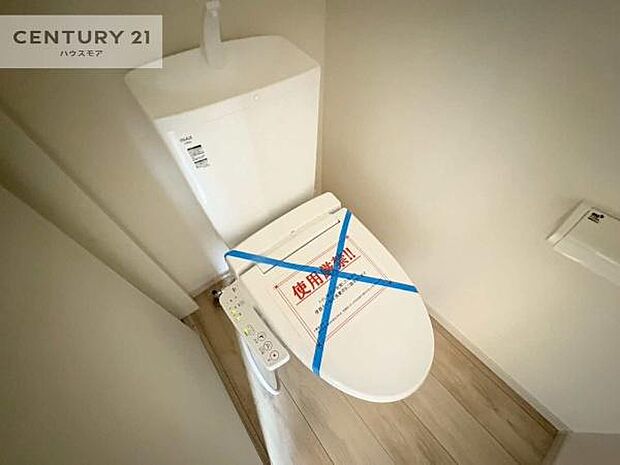 1・2階にトイレがございます！朝の忙しい時間帯も待たずにすみそうですね。白を基調とした清潔感のあるトイレでお手入れがしやすいです！