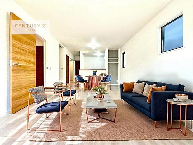 家具はCGパースです。開放感のある広々LDK！ソファーやダイニングテーブルを置いても窮屈にならないので快適に過ごせます！コミュニケーションが取りやすいリビングです！